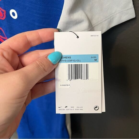 Chicago Cubs Nike Women's Slub Performance V-Neck Boxy T-Shirt - Silver/Royal - Picture 9 of 14